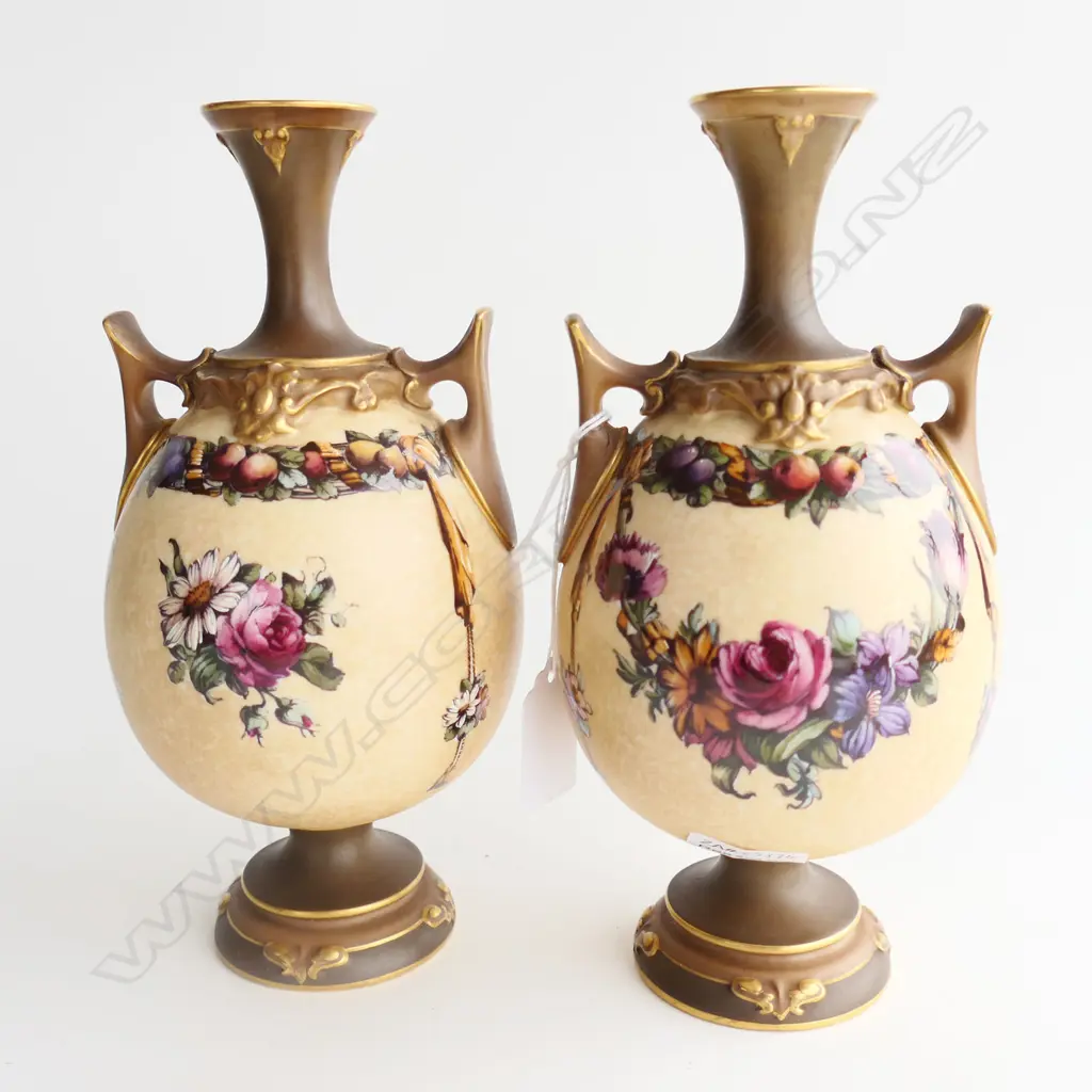 (25374) PR ROYAL WORCESTER GARLAND VASES, HANDPAINTED H.200mm Image 1++