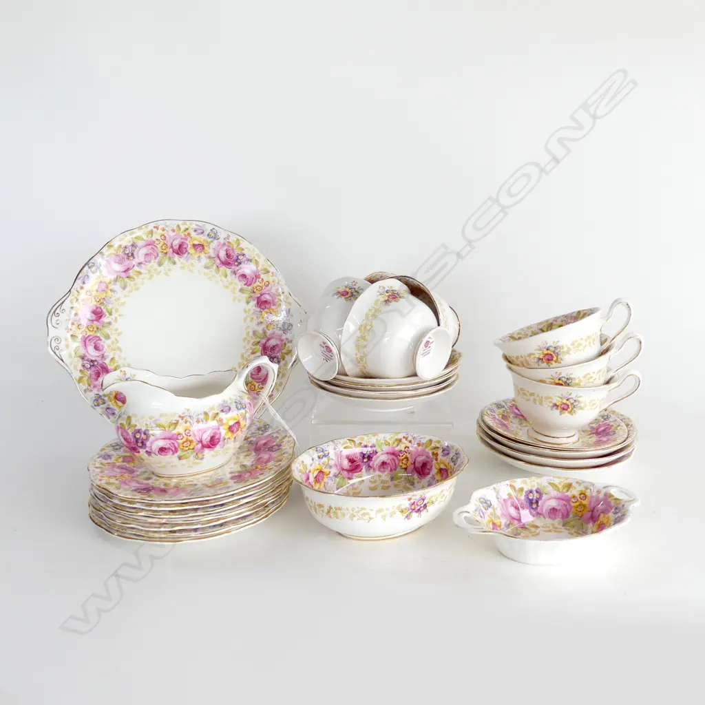 26 PCE ROYAL ALBERT 'SERENA' TEA SET; 7 CUPS, 8 SAUCERS, 7 SIDE PLATES, CAKE PLATE, 2 BOWLS & JUG Image 1++