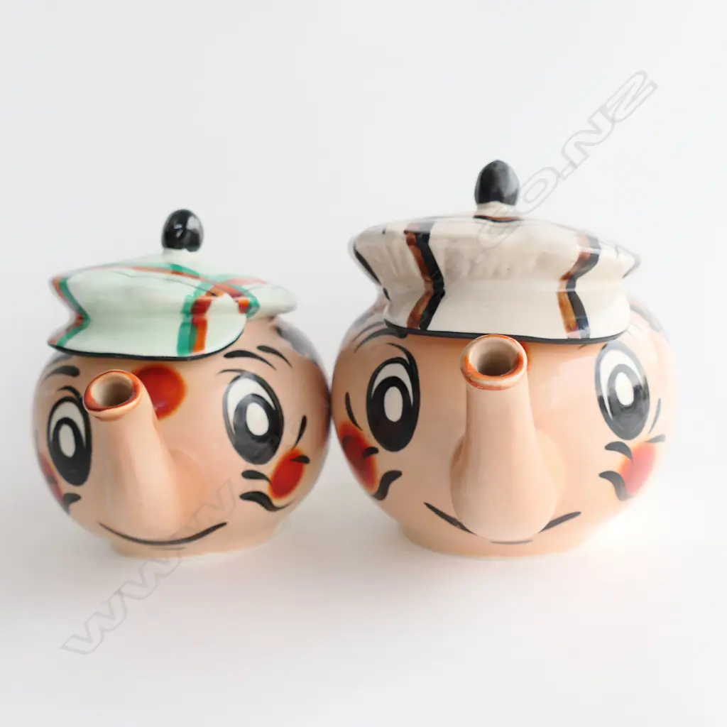 2 ANDY CAPP WADE TEAPOTS H130MM Image 1++