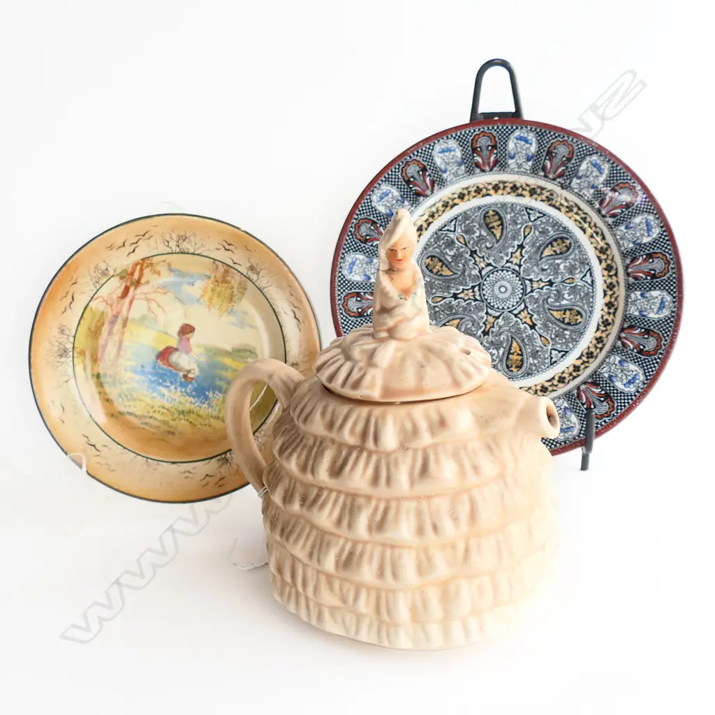 SYLVAC LADY TEAPOT H190MM  REPAIRED HEAD & 2 RD PLATES Image 1++