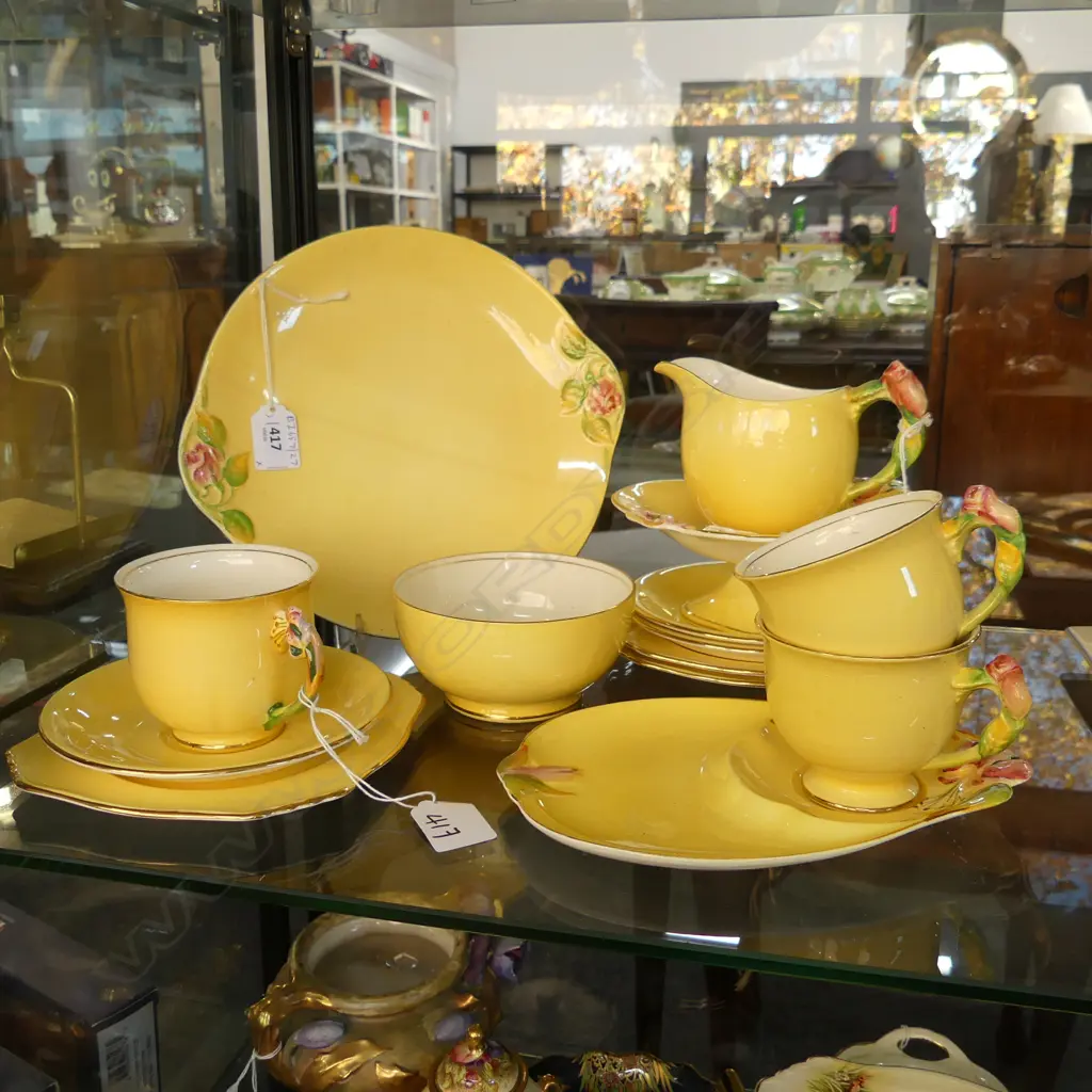 SMALL COLLECTION R/WINTON YELLOW  HIBISCUS PAT CHINA  CSPS COMPORT CREAM SUGAR ETC  Image 1++
