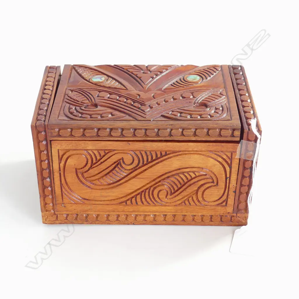 CARVED WOODEN MAORI BOX W.195mm  Image 1++