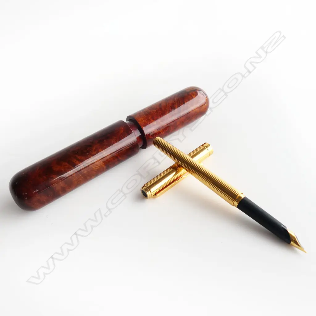 PARKER GOLD PLATED FOUNTAIN PEN IN MULGA WOOD CASE maybe a cigar case Image 1++