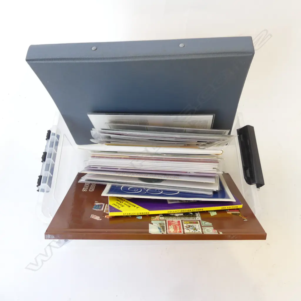COLLECTION STAMP ALBUMS STAMPS & FIRST DAY COVERS  Image 1++