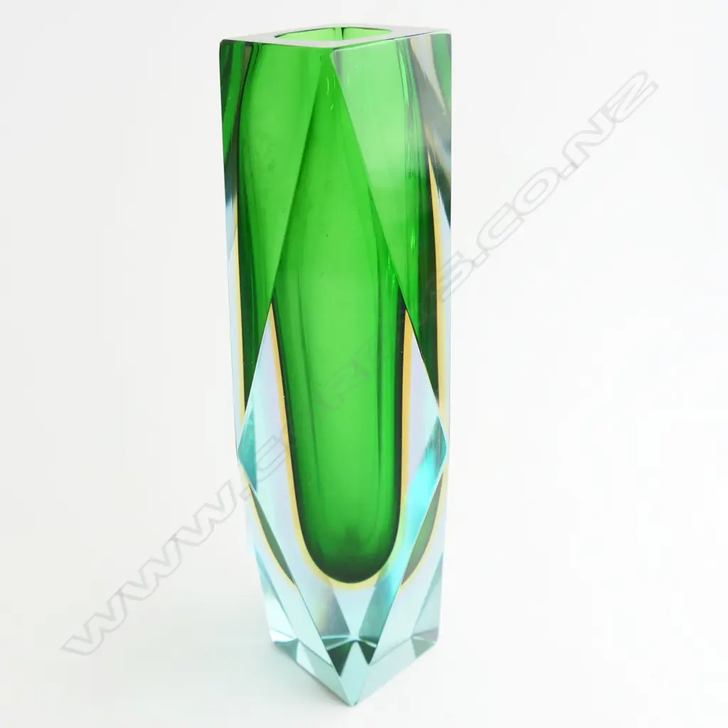 GREEN MURANO SOMMERSO FACET CUT GLASS VASE H.250mm - 3 TINY NIBBLES Image 1++