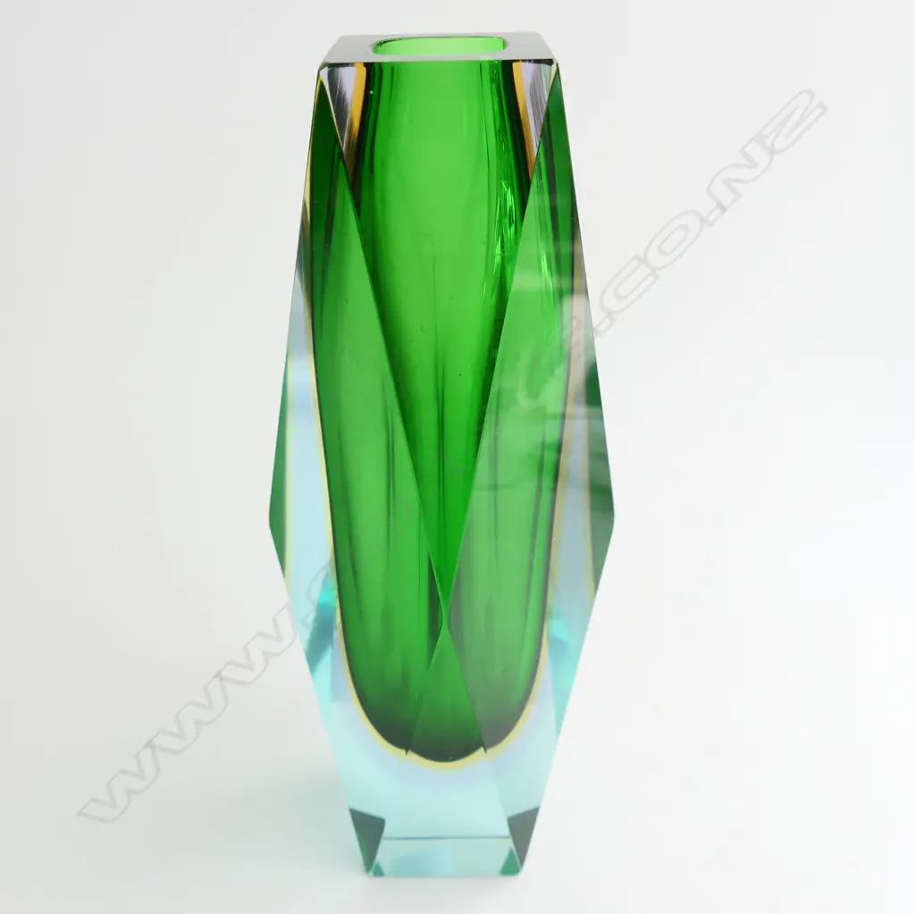 GREEN MURANO SOMMERSO FACET CUT GLASS VASE H.250mm - 3 TINY NIBBLES Image 1++