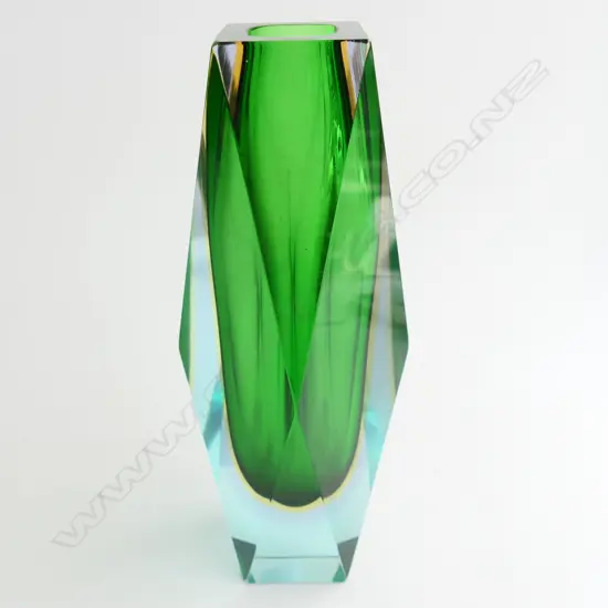 GREEN MURANO SOMMERSO FACET CUT GLASS VASE H.250mm - 3 TINY NIBBLES