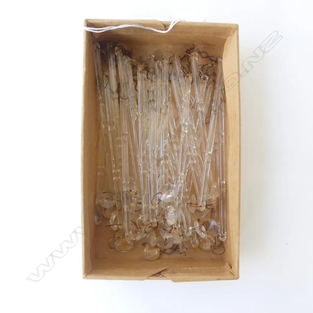 29 VINTAGE CRYSTAL FACETED DROPS ON WIRES FOR HANGING, L.135MM Image 1++