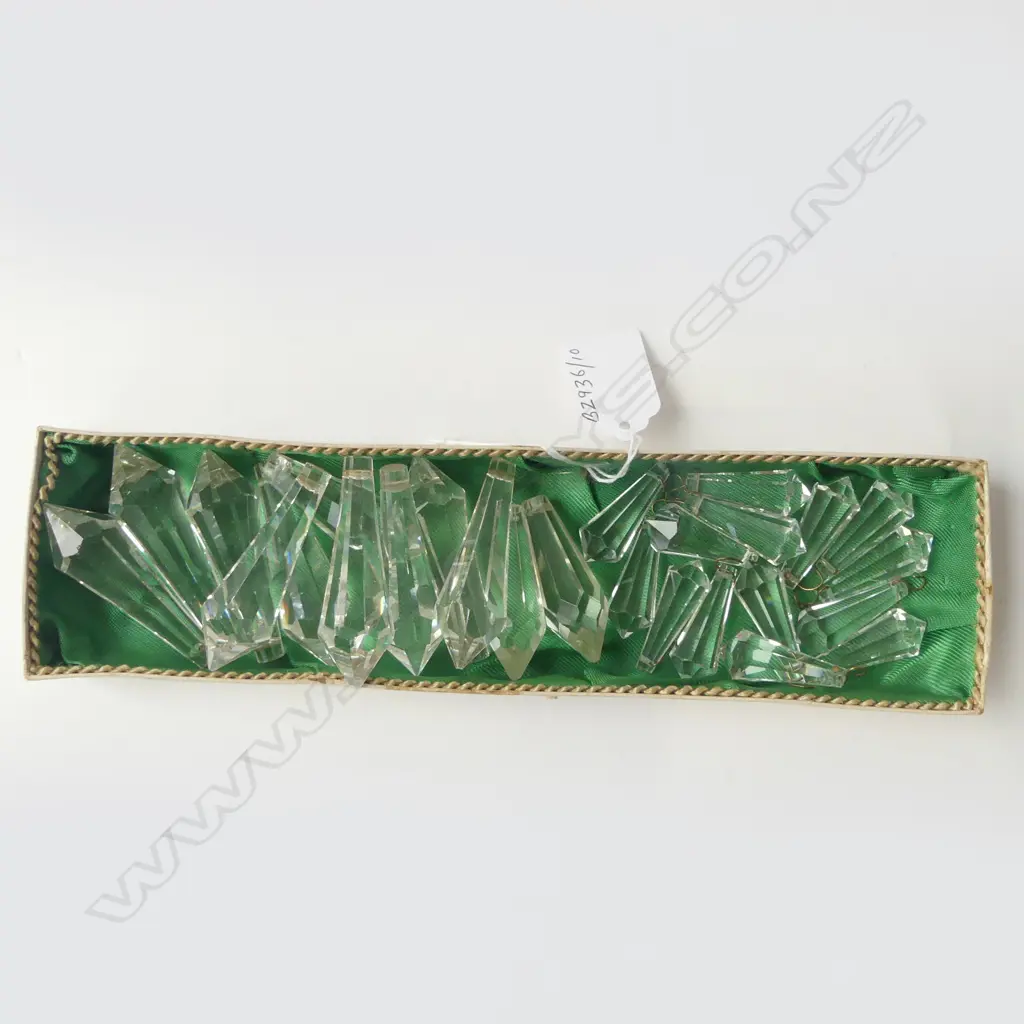 27 VINTAGE CRYSTAL FACETED DROPS IN TWO SIZES, L.63MM & L.35MM Image 1++