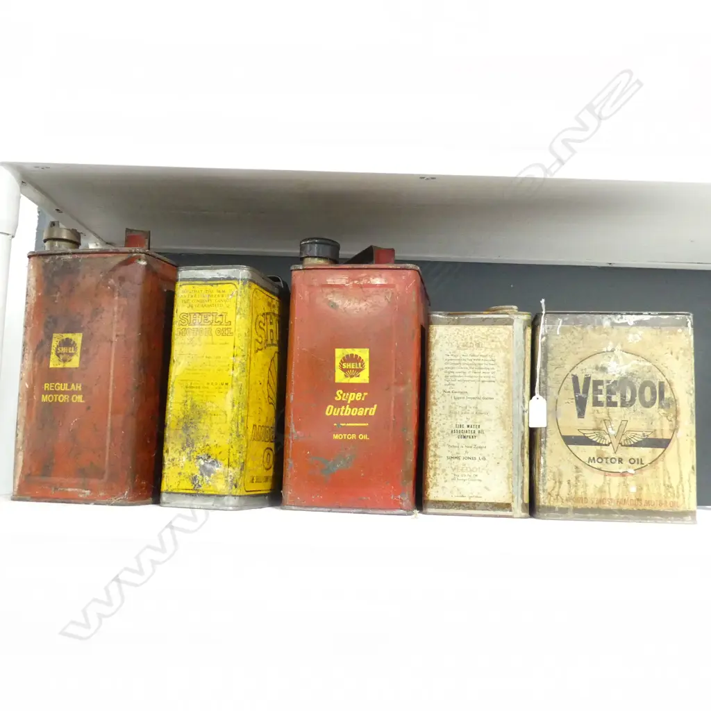 5 VINTAGE PETROL CANS; 3 SHELL, 2 VEEDOL H.350mm Image 1++