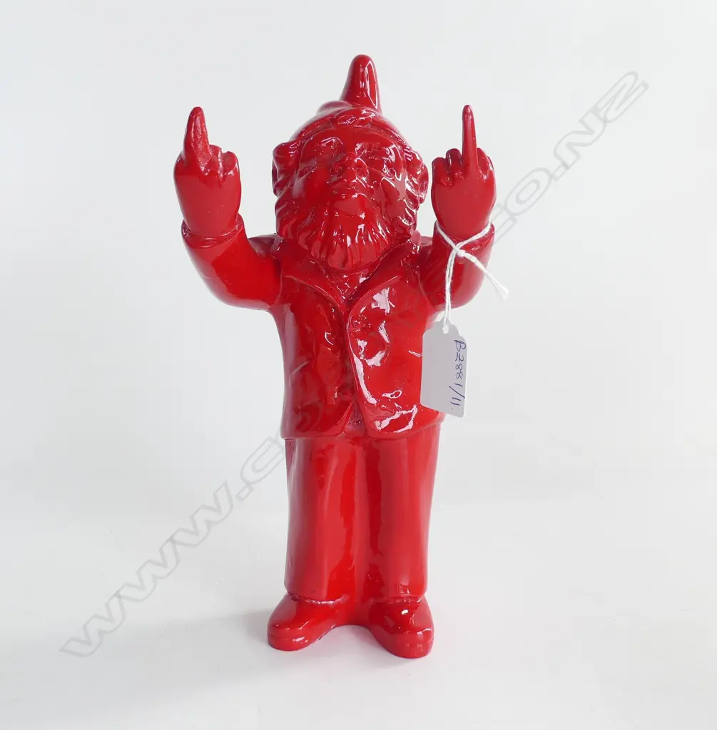 RED RESIN GNOME PULLING BOTH FINGERS H.250mm Image 1++