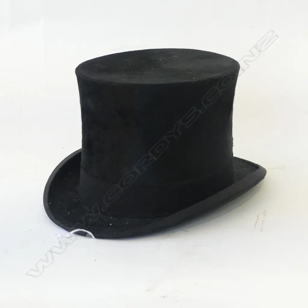 ANTIQUE TOP HAT BY CHRISTYS LONDON, BOXED SOME FAULTS TO BOX Image 1++