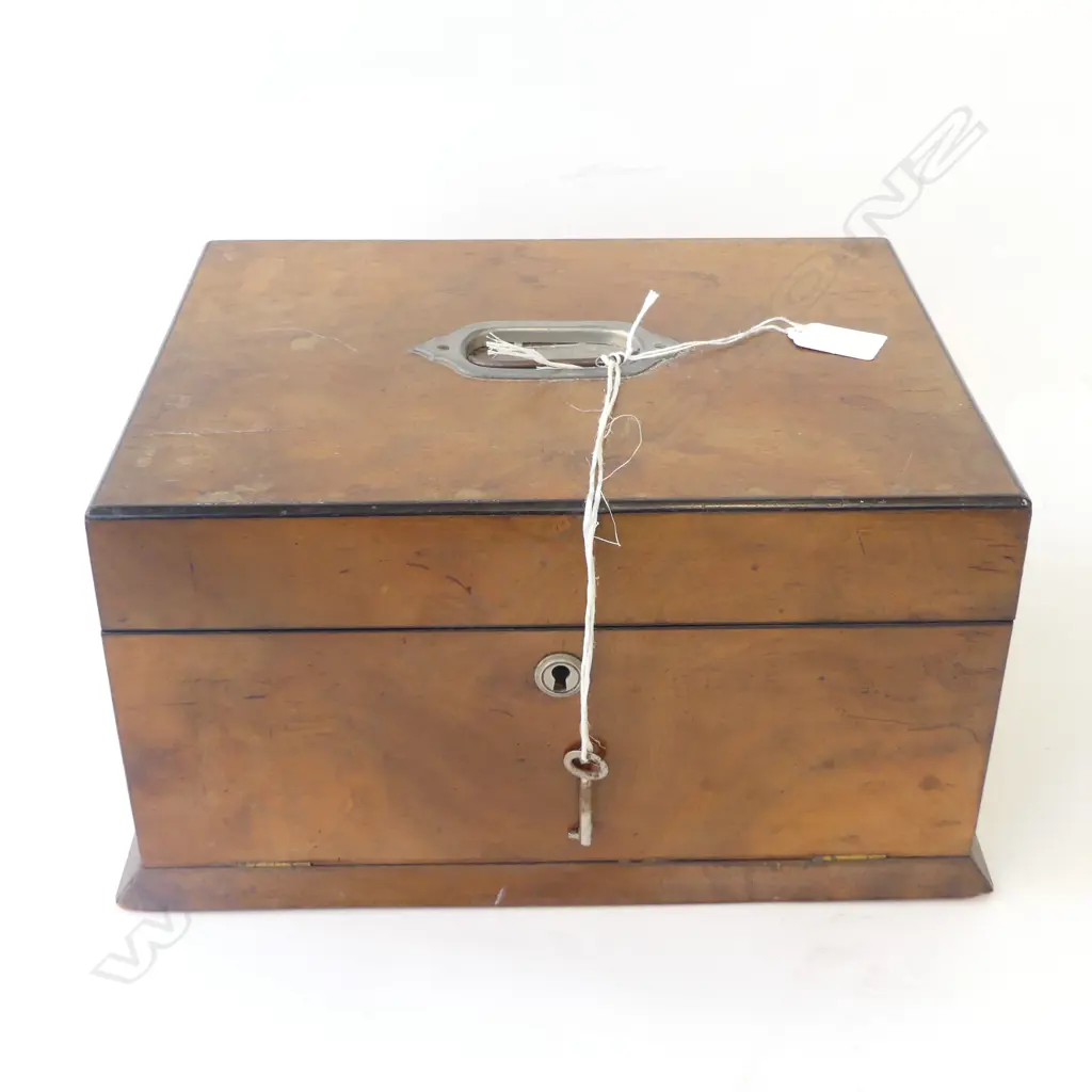VICTORIAN SEWING BOX + ASST. DRAWER CONTENTS Image 1++