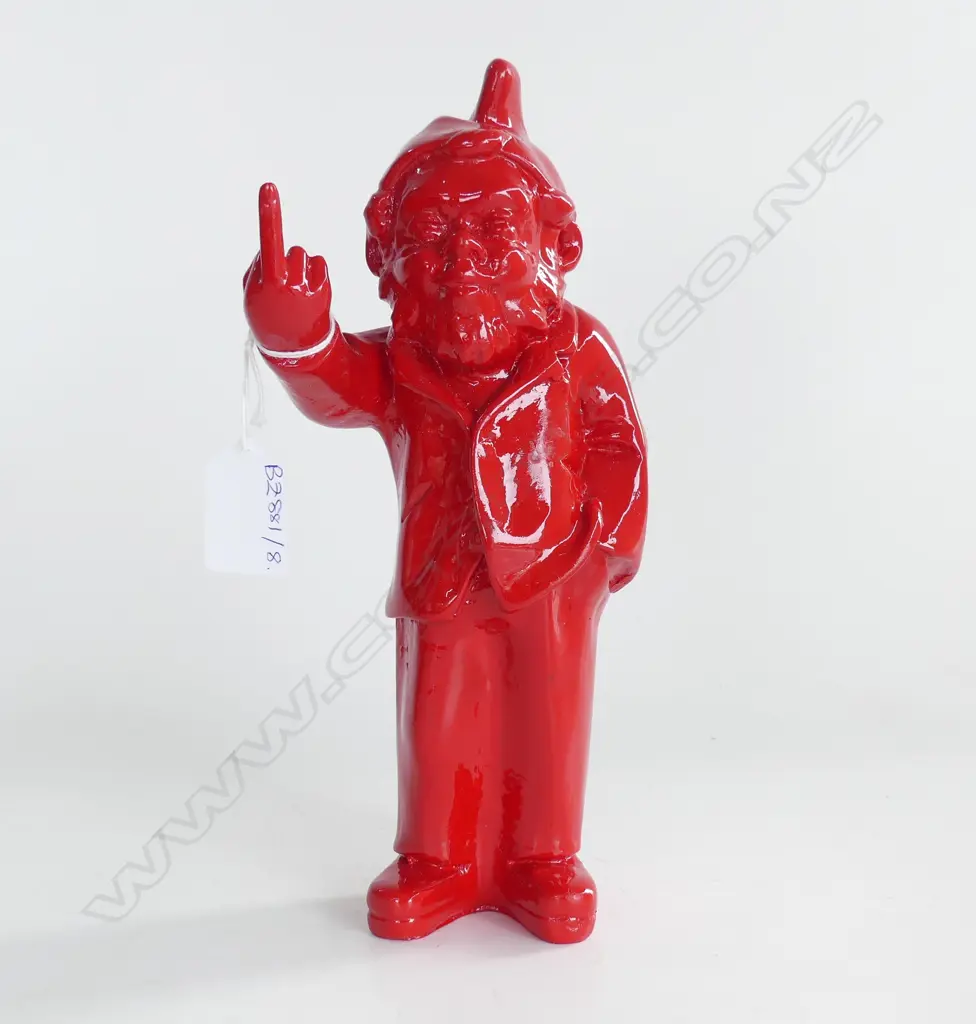 RED RESIN GNOME PULLING THE FINGERS H.250mm Image 1++