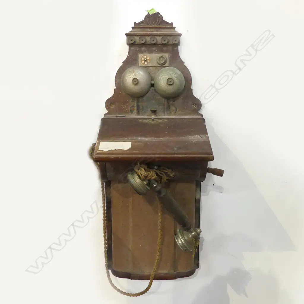 VINTAGE WALL WIND UP TELEPHONE Image 1++