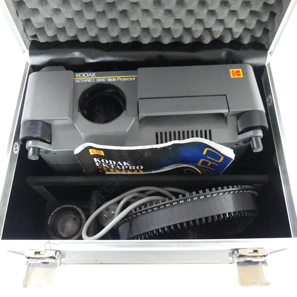 KODAK EKTAPRO 3000 SLIDE PROJECTOR, CASED Image 1++