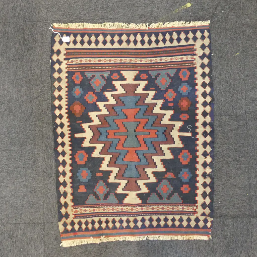 (2) QUALITY KELIM RUG geometric stepped lge medallion 1000 x 755mm. Image 1++
