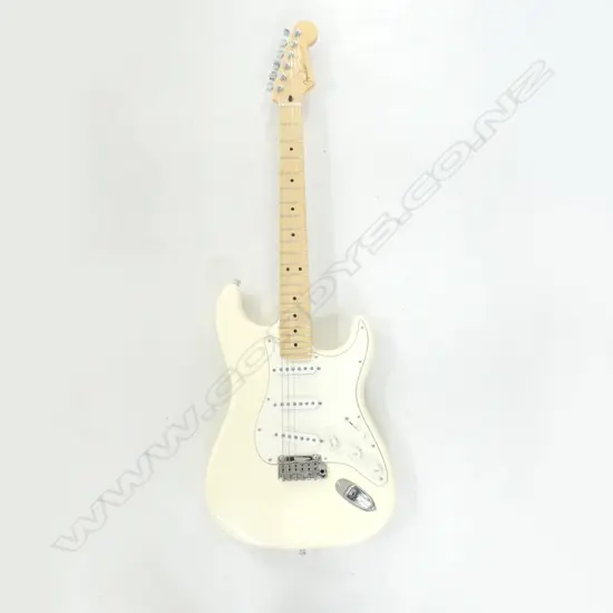 FENDER 60TH ANNIVERSARY ELECTRIC GUITAR WITH HARD CASE MADE IN MEXICO