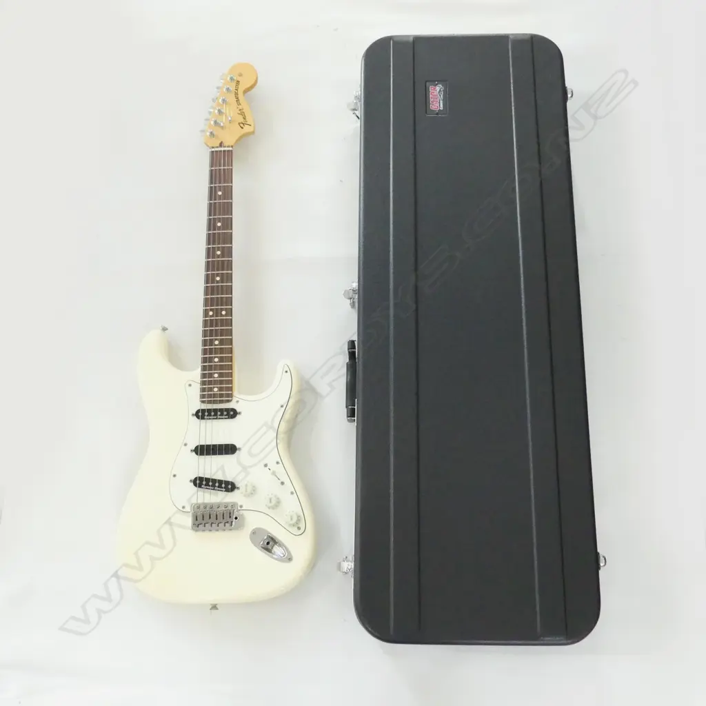 FENDER STRATOCASTER ELECTRIC GUITAR WITH SEYMOUR DUNCAN PICKUPS WITH HARD CASE Image 1++