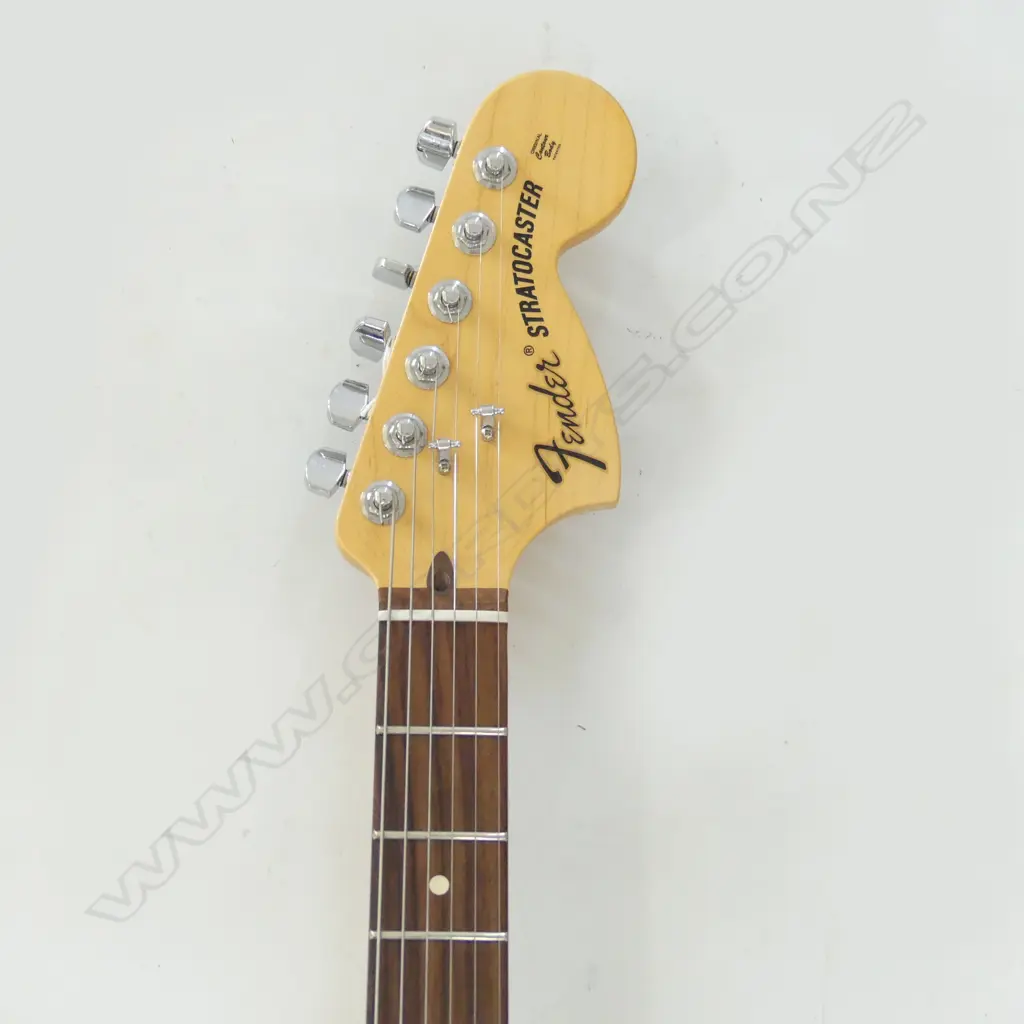 FENDER STRATOCASTER ELECTRIC GUITAR WITH SEYMOUR DUNCAN PICKUPS WITH HARD CASE Image 1++