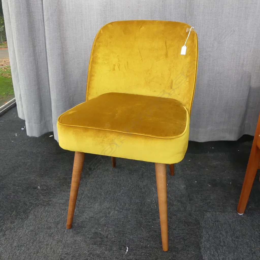 GREEN VELVET CHAIR Image 1++