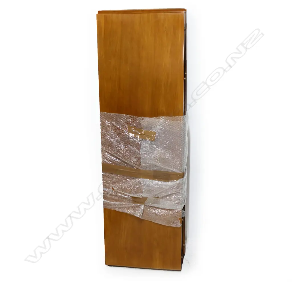 DINING TABLE w. 3 LEAVES & CRANK Image 1++