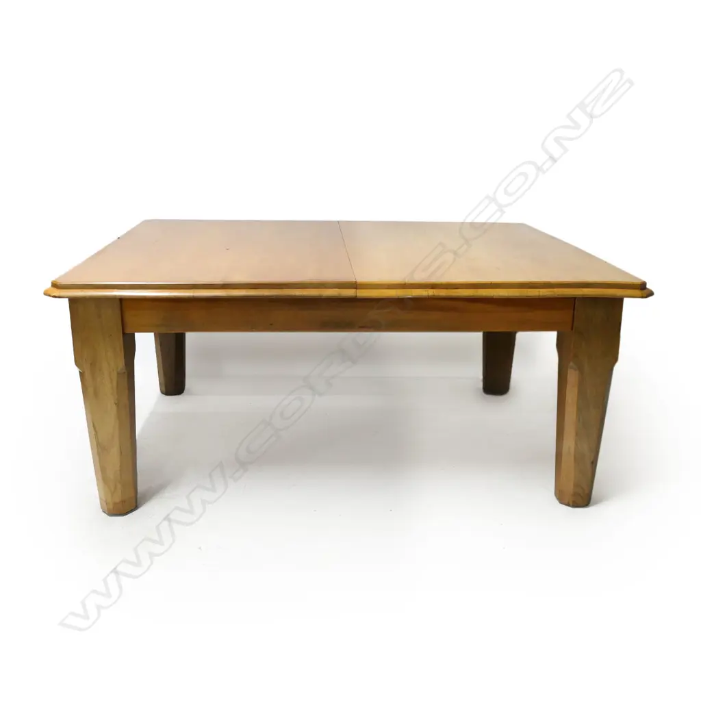 DINING TABLE w. 3 LEAVES & CRANK Image 1++