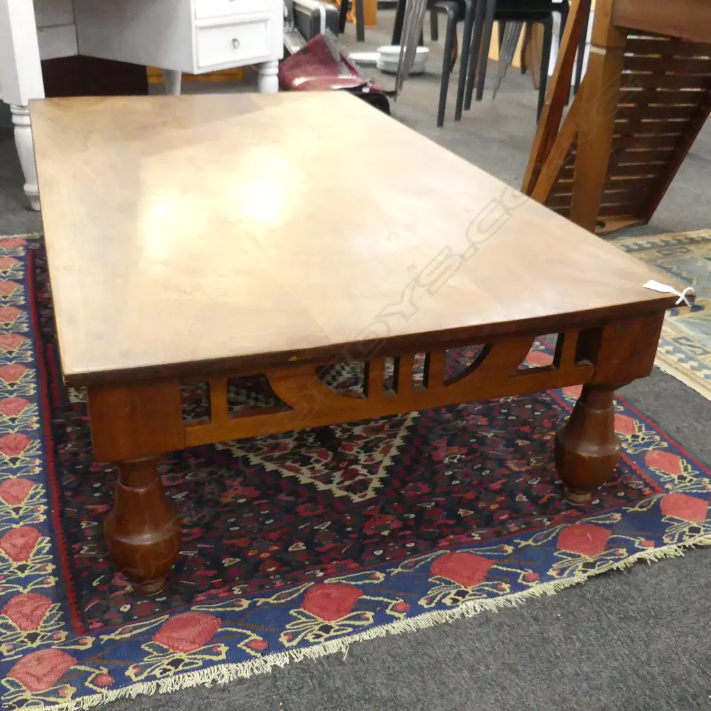 INDONESIAN TEAK? COFFEE TABLE 1395x790x360mm Image 1++
