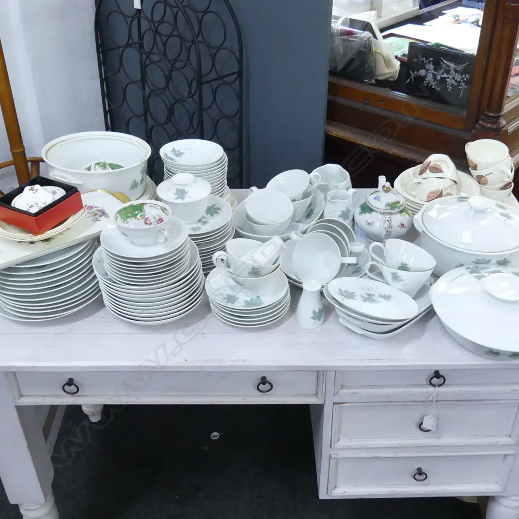 LG NORITAKE 'WILD IVY' PART DINNER SET - SOME CHIPS Image 1++