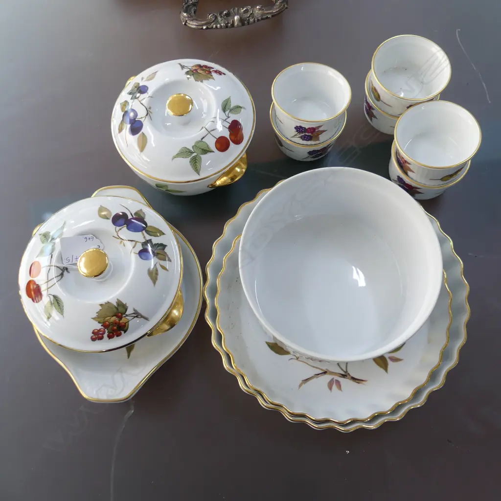 12 PCES ROYAL WORCESTER EVESHAM; 6 MINI RAMEKINS ETC Image 1++