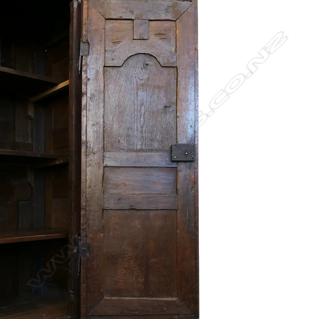 An early 19thC French armoire, Image 1++