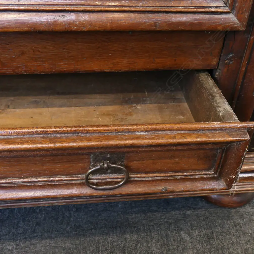 An early 19thC French armoire, Image 1++