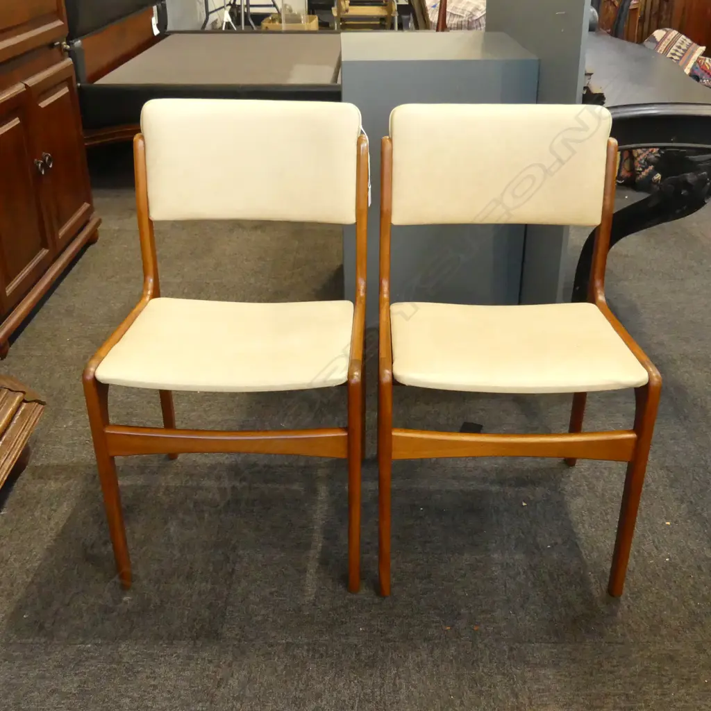 PR RETRO CHAIRS Image 1++