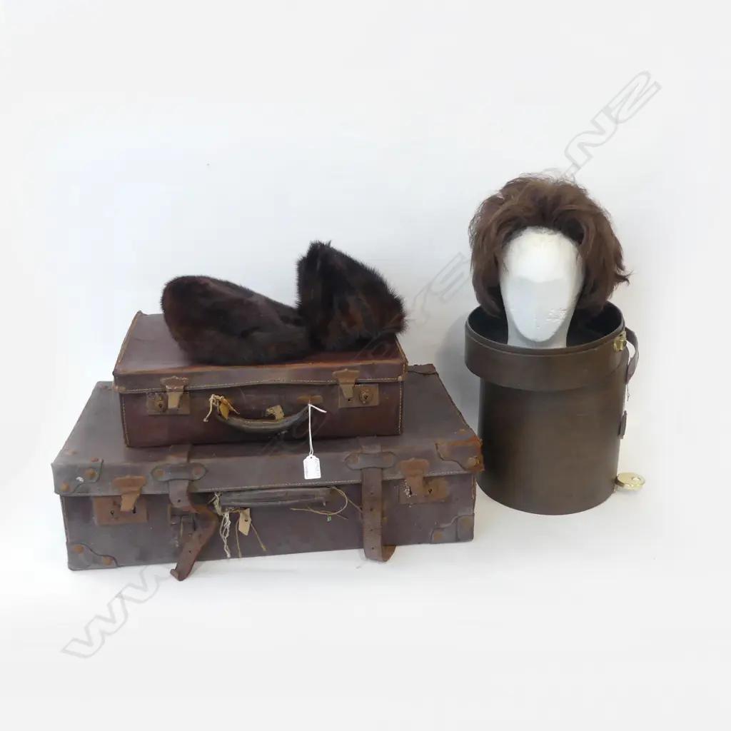 2 VINTAGE LEATHER SUITCASES W.660mm, WIG + 2 FUR HATS IN CASE Image 1++