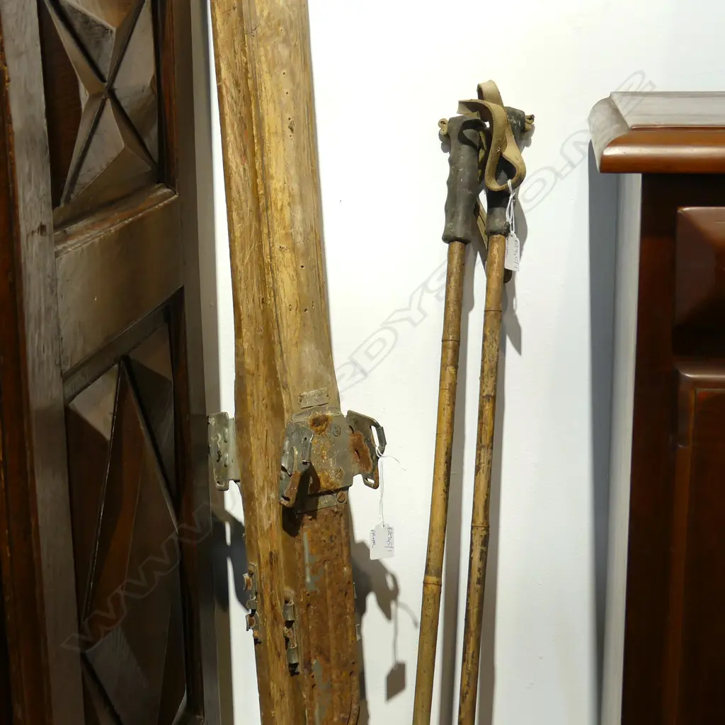PR VINTAGE WOODEN SKIS H.2030mm & POLES L.1340mm Image 1++