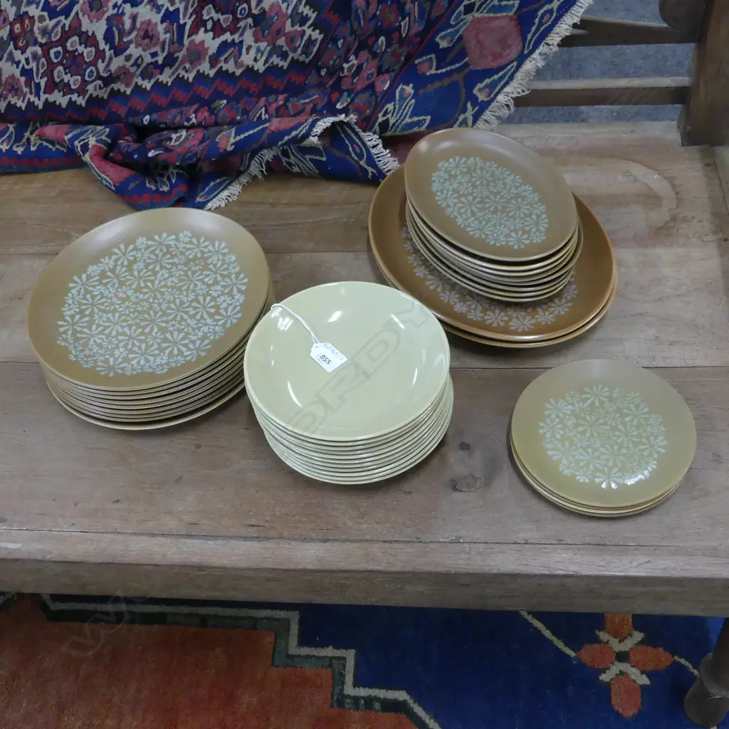 CROWN LYNN 'PALM SPRINGS' BY DOROTHY THORPE INCL. 9 DINNER PLATES 260mm dia Image 1++