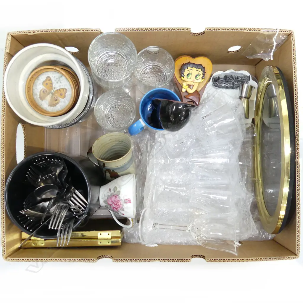 BOX LOT GLASSES CUTLERY FRAMES BETTY BOOP MUGS Image 1++