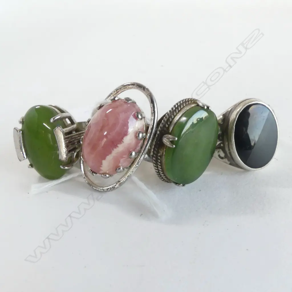 4 COSTUME RINGS, 2 GREENSTONE RINGS  SIZE L Image 1++