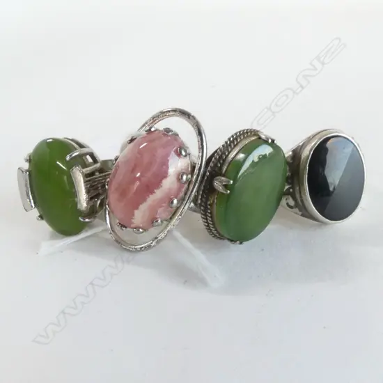 4 COSTUME RINGS, 2 GREENSTONE RINGS  SIZE L