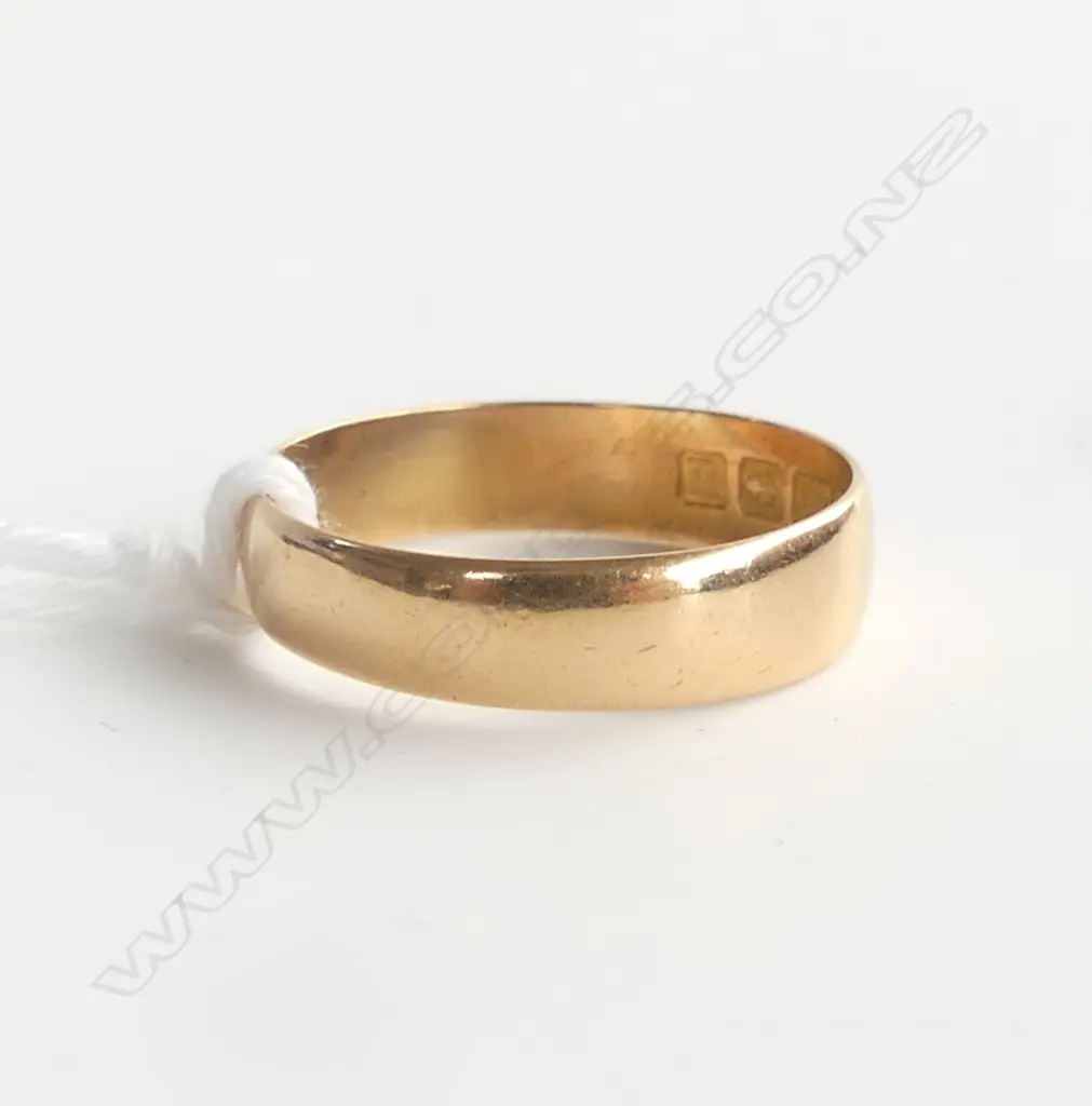 22CT HALLMARKED WEDDER RING 2.8gms size O Image 1++