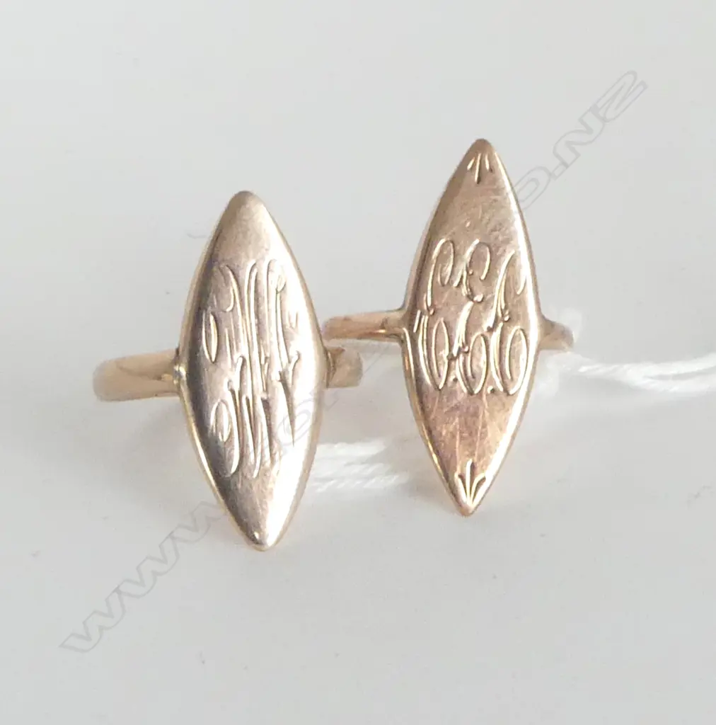 2 GOLD SIGNET RINGS 4.2gms  SIZE L & M Image 1++