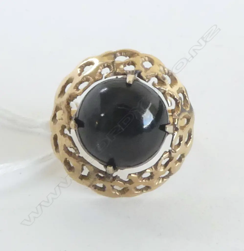 18CT BLACK STAR STONE RING 6.7gms  SIZE P Image 1++