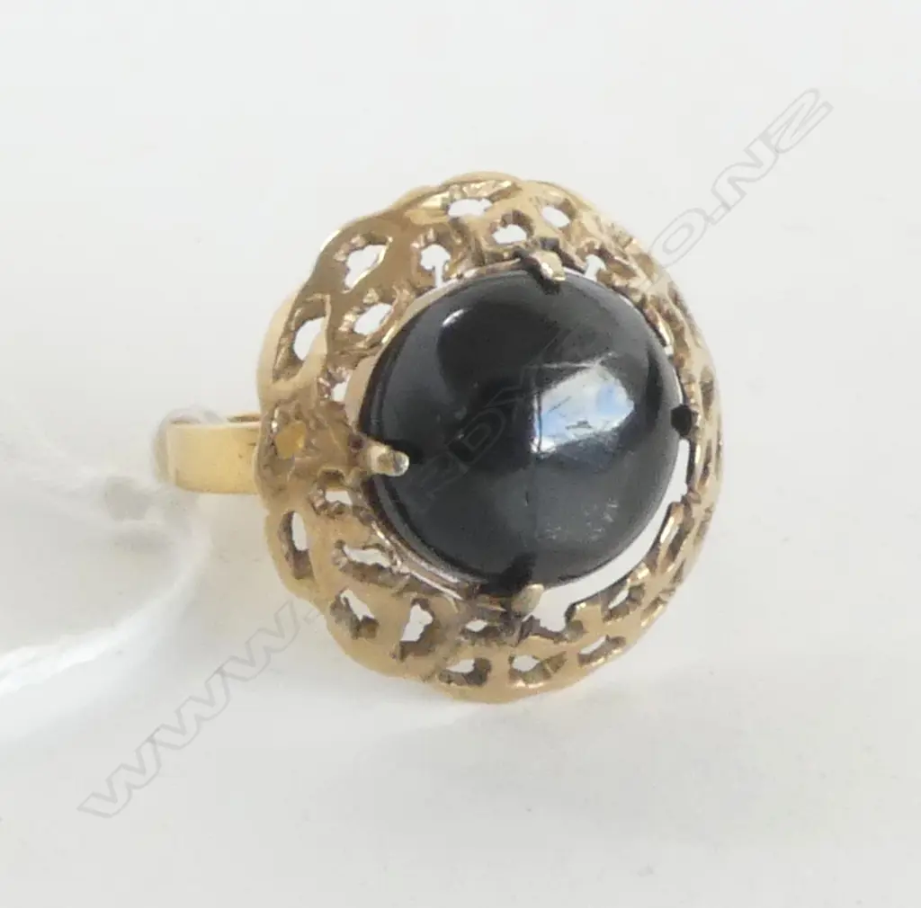 18CT BLACK STAR STONE RING 6.7gms  SIZE P Image 1++