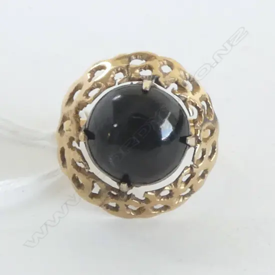 18CT BLACK STAR STONE RING 6.7gms  SIZE P