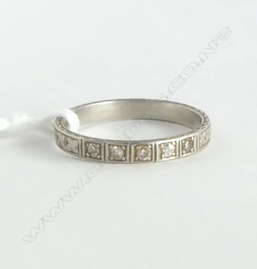 PLATINUM & DIAMOND RING 2.8gms  SIZE N Image 1++