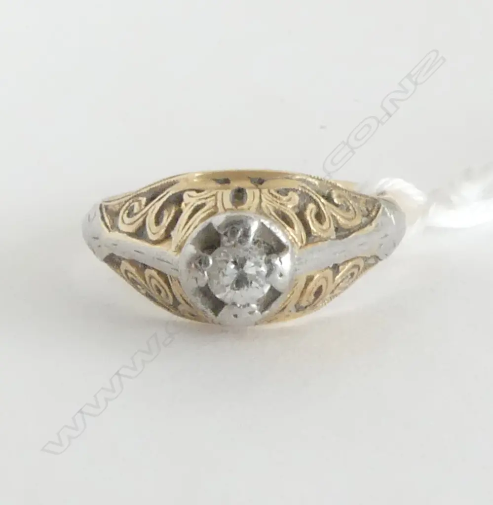 18CT & PLATINUM DIAMOND RING 3.4gms SIZE K Image 1++