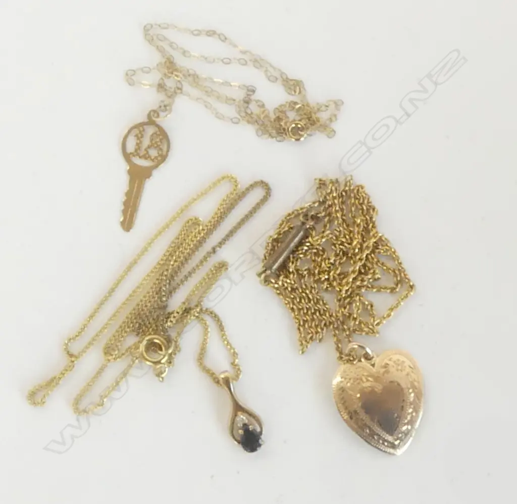 3 9CT PENDANT NECKLACES; 2 CHAINS GP 7.8gms Image 1++