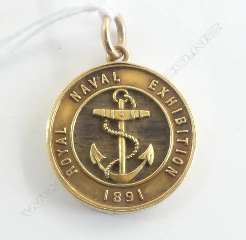 15CT GOLD ROYAL NAVAL EXHIBITION 1891 INSET WITH TIMBER FROM HMS VICTORY 7.8GRMS Image 1++