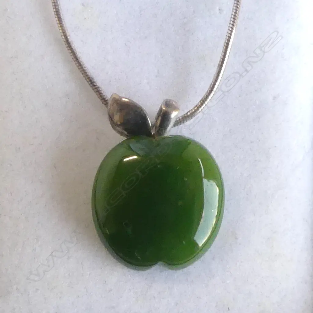 SILVER & JADE APPLE PENDANT ON SILVER CHAIN new old stock Image 1++