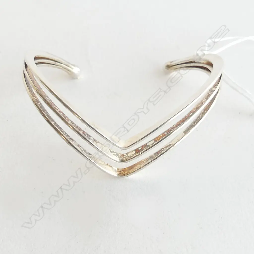 ITALIAN SILVER DESIGNER BANGLE V FORM TRIPLE BAR. BOXED Image 1++